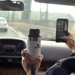 Stanley Klasik Trigger-Action Termos Bardak 0.47 LT | Beyaz