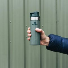 Stanley The Trigger-Action Travel Mug 0.35 L | Yeşil